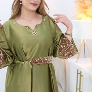 robe satinée détail paillettes